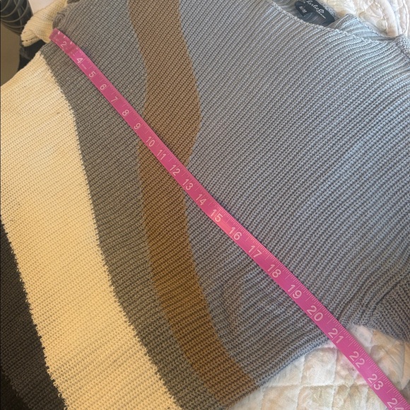 Colorblock Sweater - Picture 5 of 5